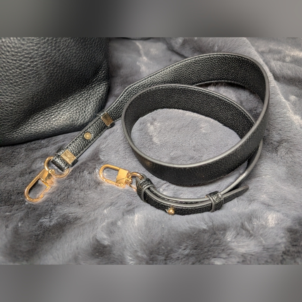 BURBERRY Medium Leather Belt Bag - Picture 4 of 8